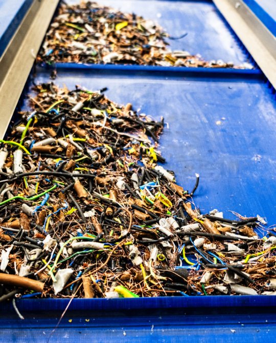 Impianto per il riciclaggio di cavi